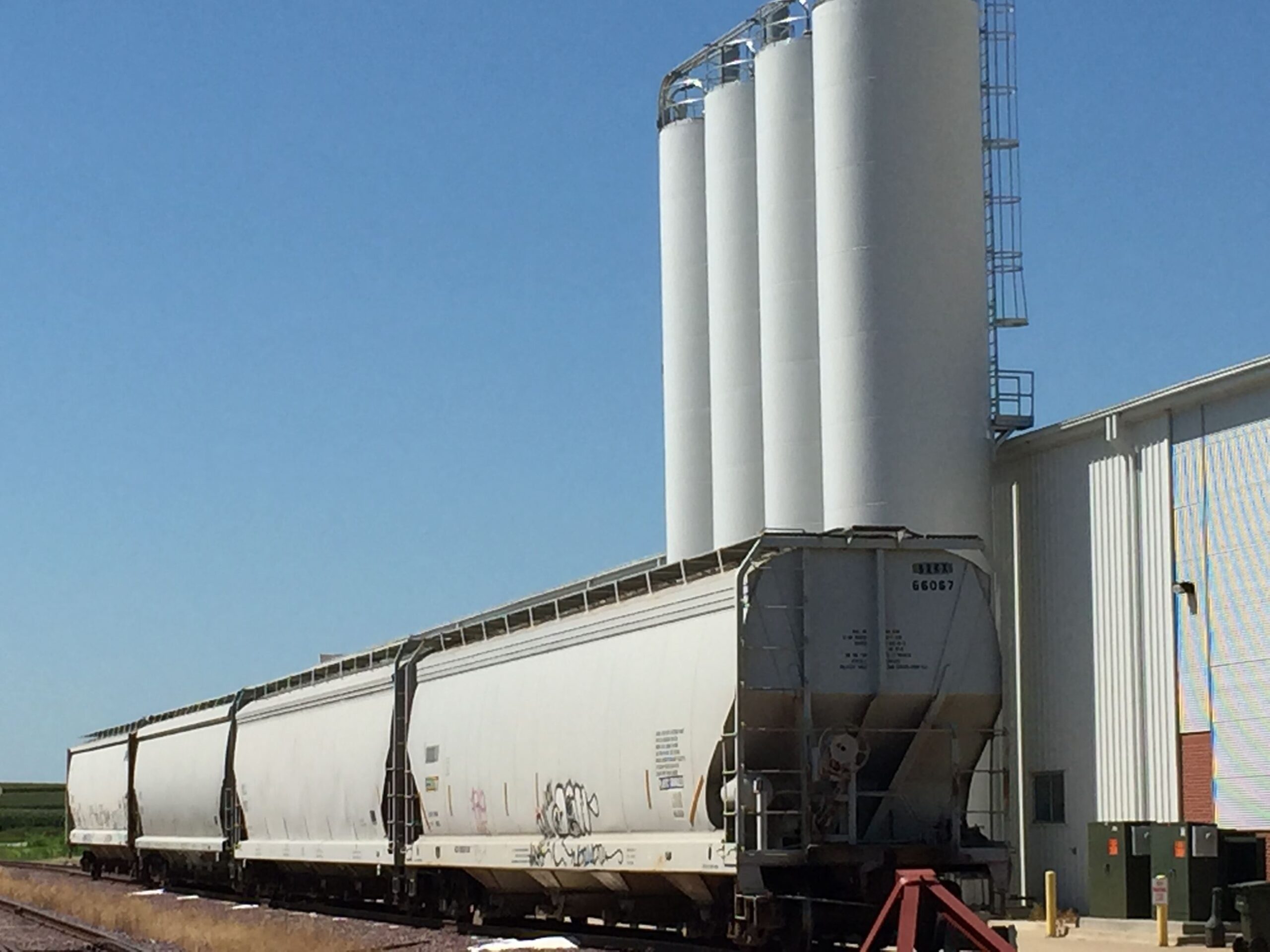 Installed plastic resin railcar unloading equipment and material lines